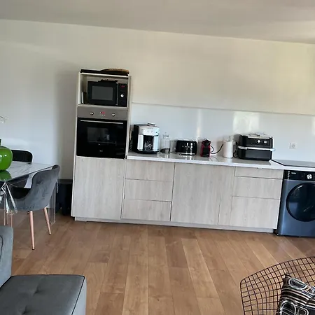 T3 A - 2 Avec Terrasse Et Parking Gratuit Proche Du Centre Et Des Plages * Ajaccio